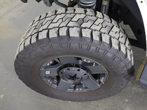 Used 2017 Jeep Wrangler Unlimited Rubicon w/ Connectivity Group AWD/4WD image 30