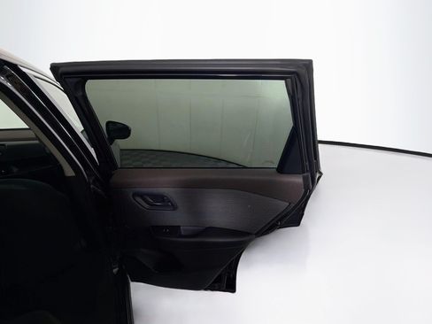 Used 2023 Nissan Rogue S AWD/4WD image 28