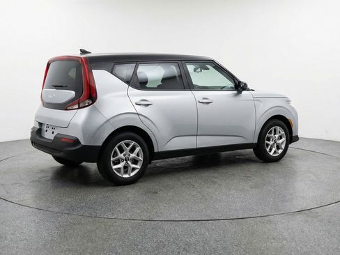 Used 2025 Kia Soul LX w/ LX Technology Package FWD image 9