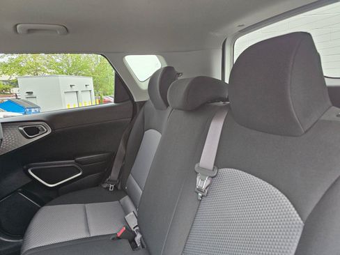 Used 2023 Kia Soul LX w/ LX Technology Package FWD image 19