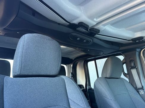 New 2026 Jeep Gladiator Sport image 18