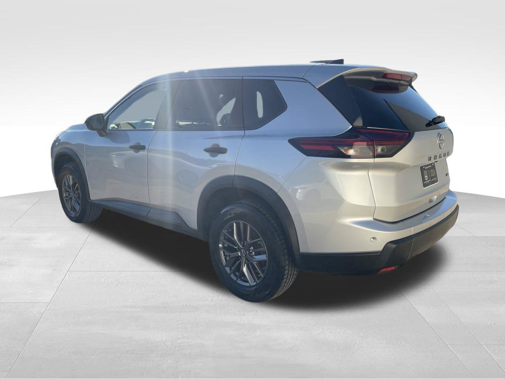Used 2024 Nissan Rogue S AWD/4WD image 7