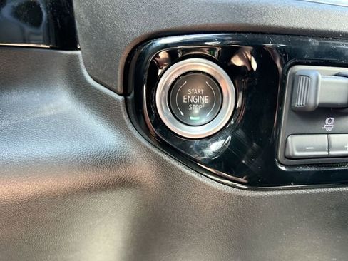 Used 2025 GMC Sierra 1500 Elevation AWD/4WD image 17