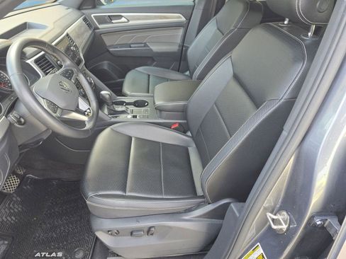 Used 2021 Volkswagen Atlas Cross Sport SE w/ Panoramic Sunroof Package image 5