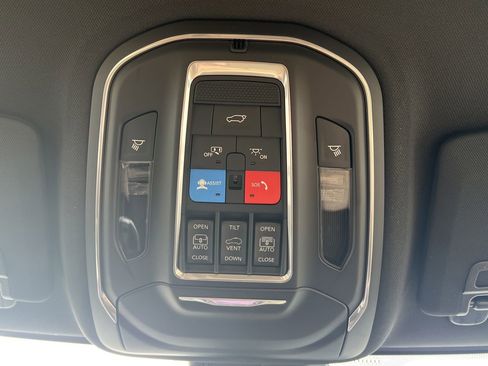 New 2025 Jeep Grand Cherokee Limited w/ Luxury Tech Group II image 15