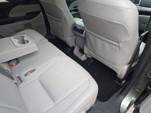 Used 2018 Toyota Highlander Plus image 12