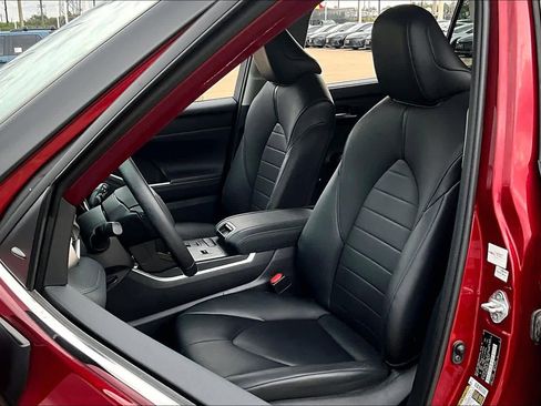 Used 2021 Toyota Highlander XLE image 7