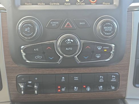 Used 2014 RAM 1500 Laramie w/ Convenience Group image 23