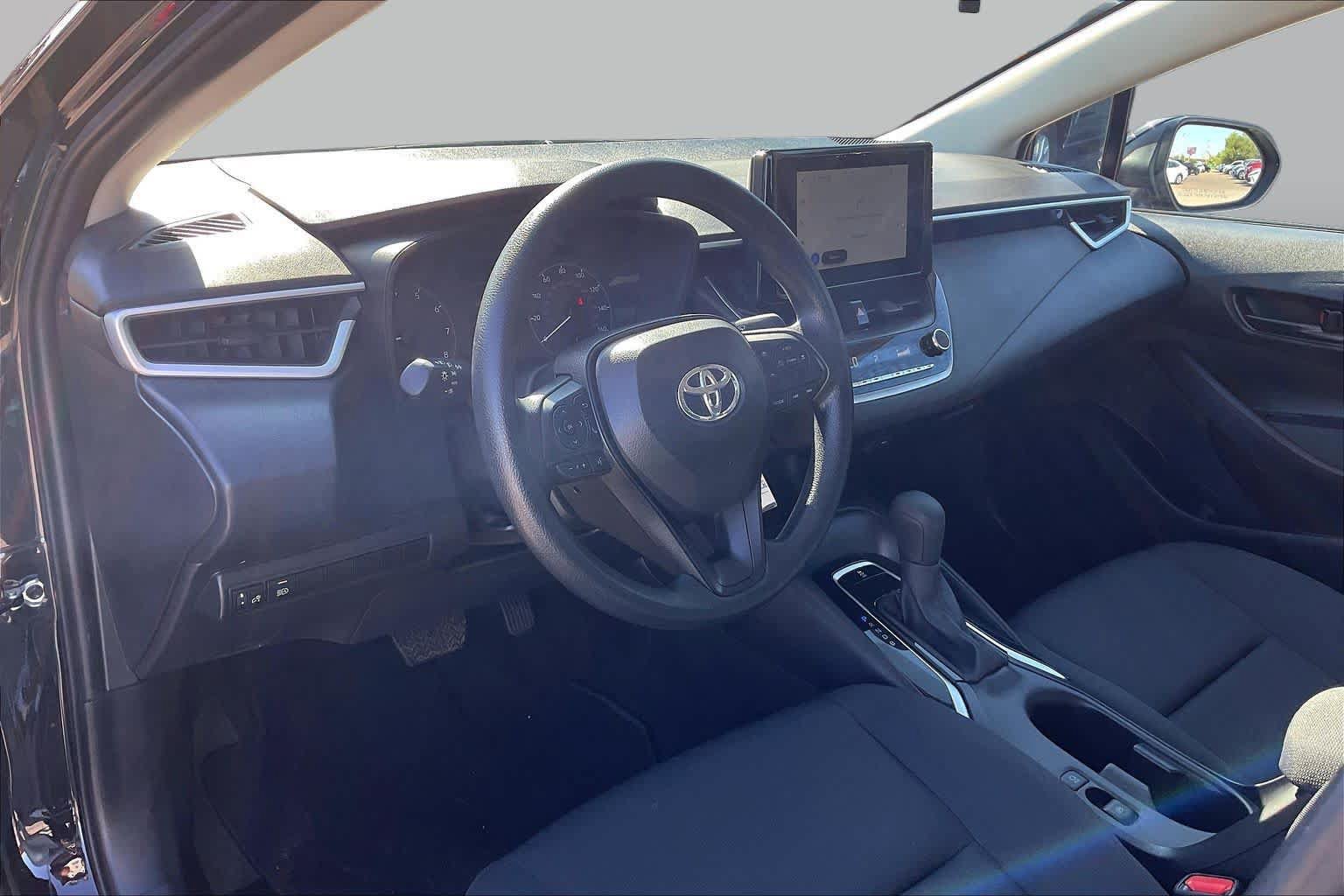 Used 2025 Toyota Corolla LE FWD image 17