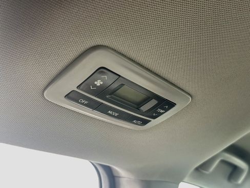 Used 2019 Toyota Sienna XLE FWD image 28