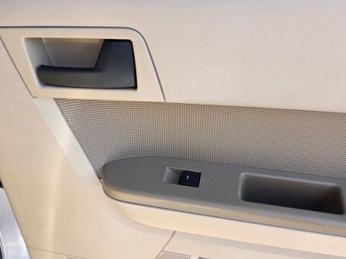 Used 2010 Ford Escape XLT image 31