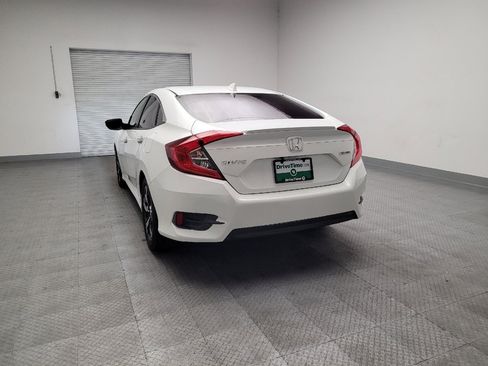Used 2018 Honda Civic Touring image 6