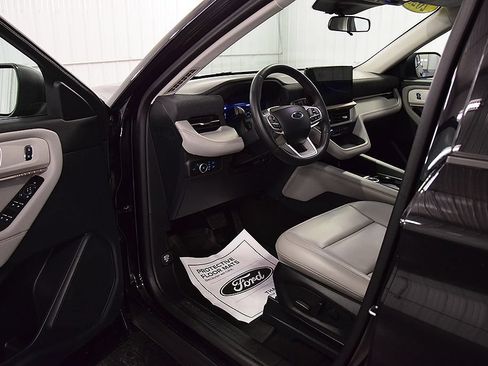 Used 2025 Ford Explorer Active w/ Active Comfort Package AWD/4WD image 15