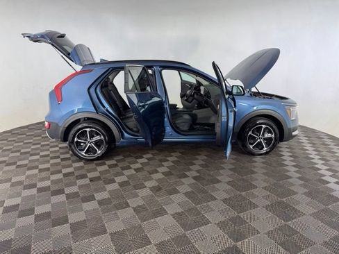 Certified 2025 Kia Niro EX FWD image 11