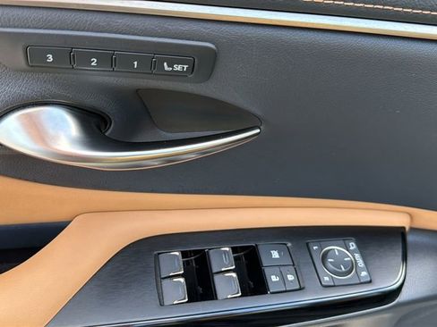 Used 2022 Lexus ES 300h w/ Premium Package image 17