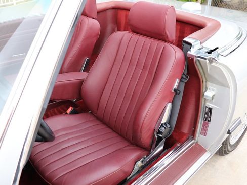 Used 1987 Mercedes-Benz 560 SL image 18