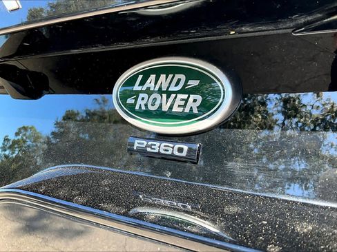 Used 2023 Land Rover Discovery Metropolitan Edition image 30