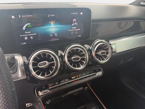 Used 2021 Mercedes-Benz GLB 35 AMG 4MATIC image 19