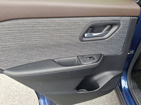 Used 2023 Nissan Rogue SV image 19