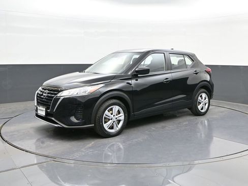 Used 2022 Nissan Kicks S image 29