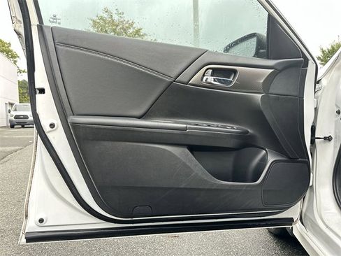 Used 2017 Honda Accord Sport image 13