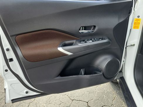 Certified 2023 Nissan Kicks SR FWD image 17