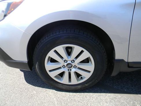 Used 2018 Subaru Outback 2.5i Premium AWD/4WD image 9