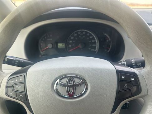 Used 2014 Toyota Sienna LE FWD image 20