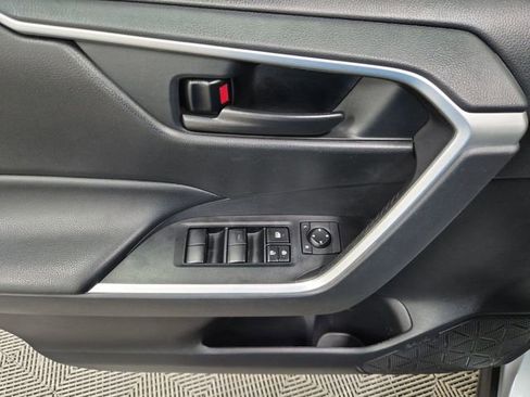 Used 2020 Toyota RAV4 LE image 13
