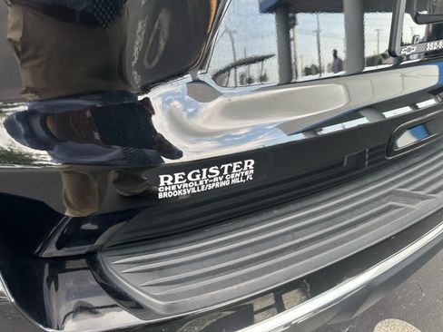 Used 2024 Chevrolet Suburban LT RWD image 11