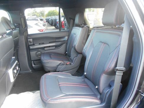 Used 2024 Ford Expedition Limited image 29