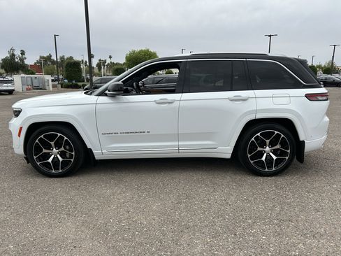 Used 2022 Jeep Grand Cherokee Summit AWD/4WD image 3