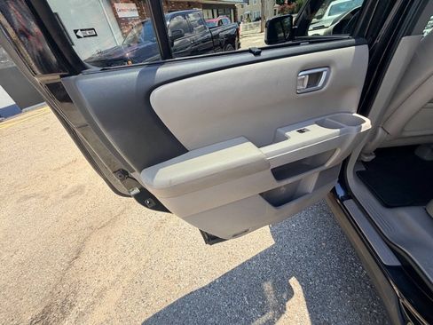 Used 2011 Honda Pilot Touring image 34