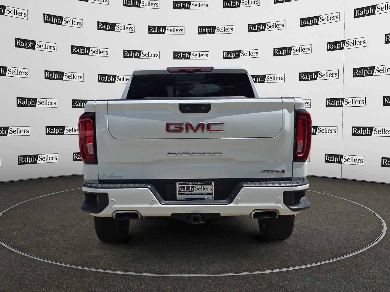Used 2025 GMC Sierra 1500 AT4 w/ AT4 Premium Package AWD/4WD image 4