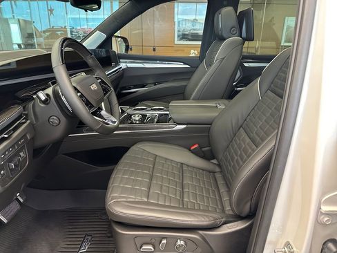 Used 2025 Cadillac Escalade V w/ LPO, ONYX Package AWD/4WD image 18