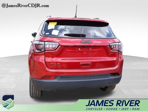 Used 2025 Jeep Compass Latitude w/ Altitude Special Edition AWD/4WD image 16
