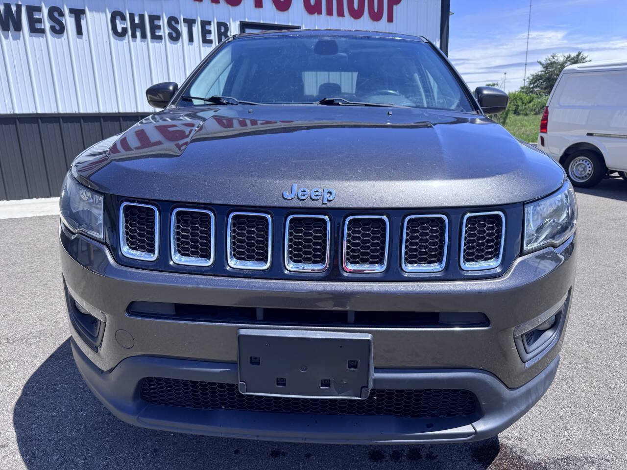 Used 2018 Jeep Compass Latitude w/ Cold Weather Group AWD/4WD image 2