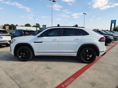 New 2026 Volkswagen Atlas Cross Sport SEL R-Line image 4