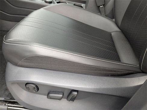 Certified 2024 Volkswagen Tiguan SE R-Line image 21