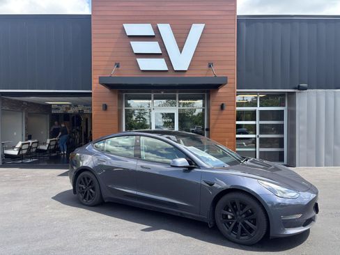 Used 2022 Tesla Model 3 Long Range AWD/4WD image 1