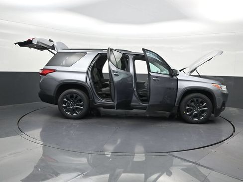 Used 2021 Chevrolet Traverse RS FWD image 33