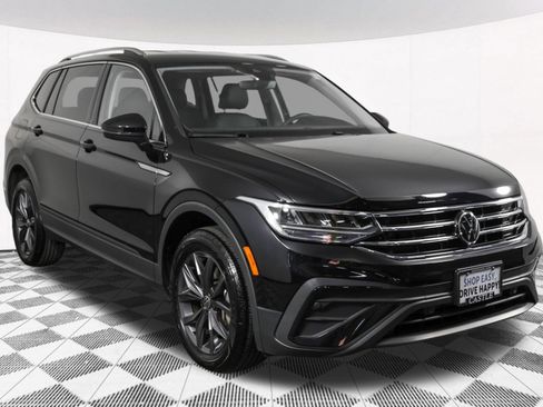 Used 2023 Volkswagen Tiguan SE AWD/4WD image 13