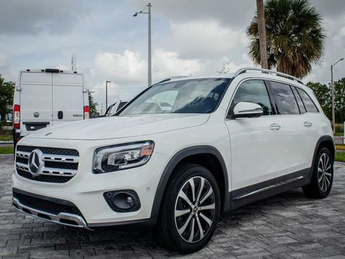 Used 2020 Mercedes-Benz GLB 250 w/ Premium Package image 3