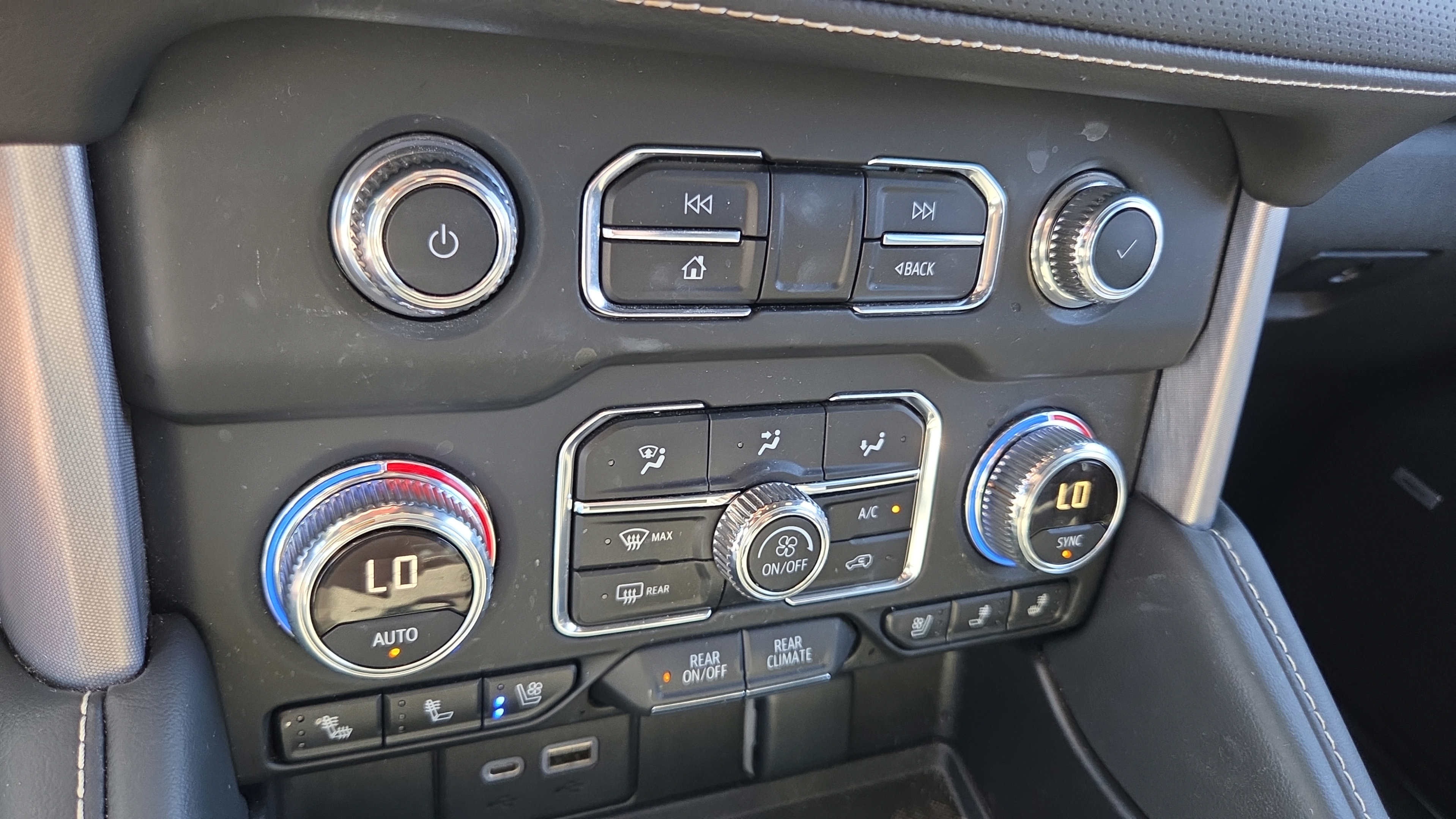 Used 2022 GMC Yukon SLT w/ SLT Premium Package AWD/4WD image 21