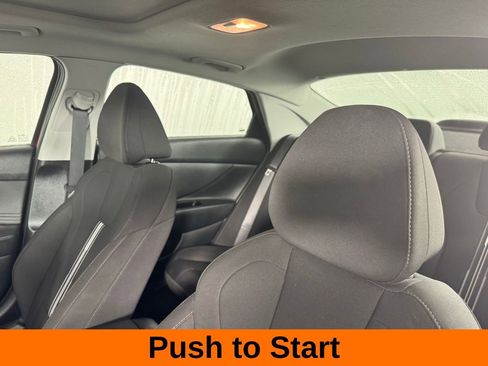 Used 2025 Hyundai Elantra SEL image 10