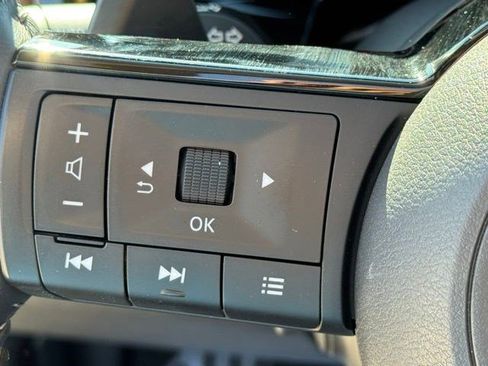 Used 2023 Nissan Pathfinder Platinum image 17