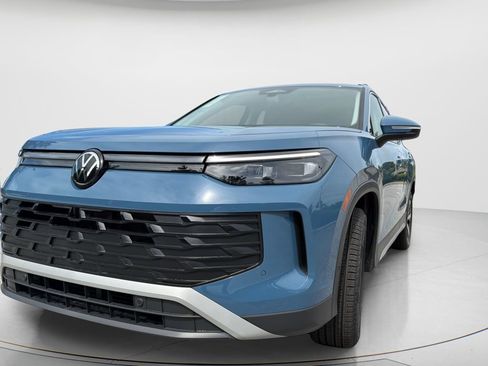 New 2026 Volkswagen Tiguan SE AWD/4WD image 2