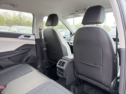 New 2026 Volkswagen Taos SE FWD image 16