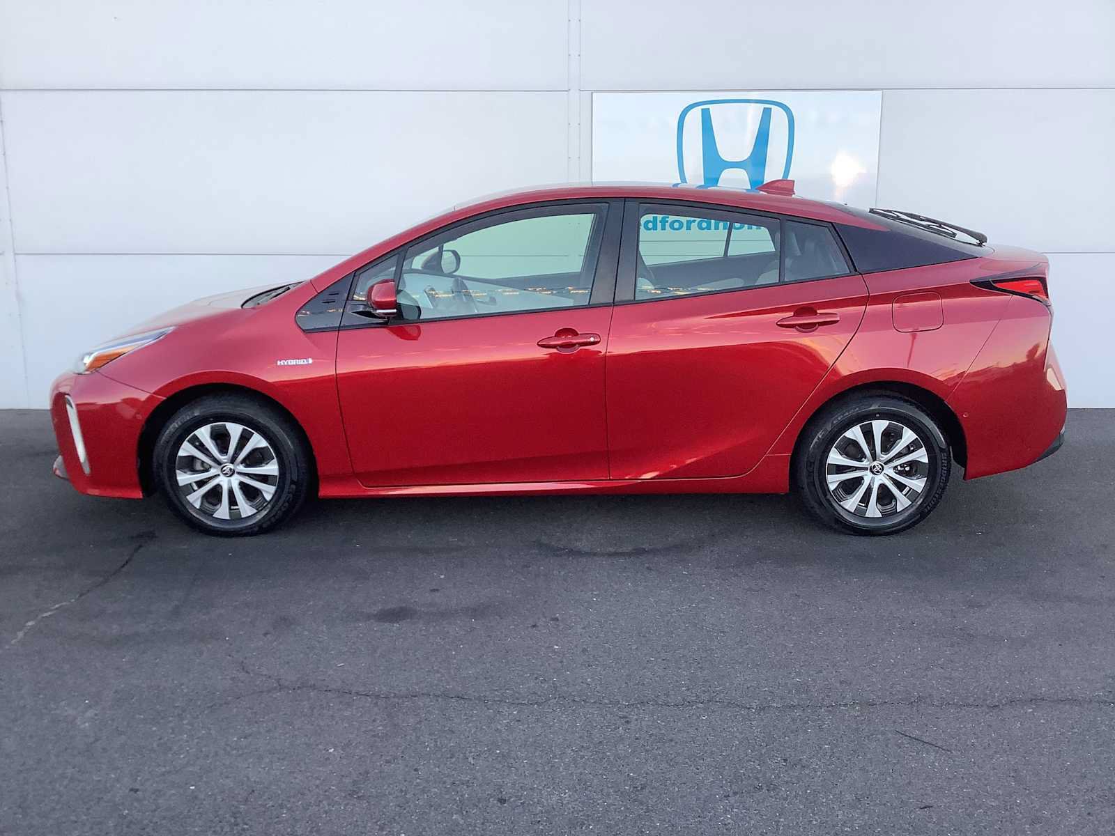Used 2020 Toyota Prius XLE w/ Advanced Technology Package AWD/4WD image 2