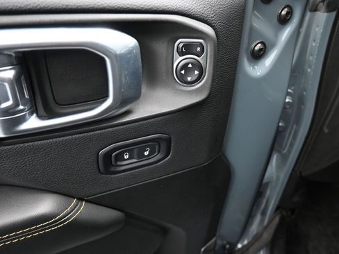 Used 2024 Jeep Gladiator Sport AWD/4WD image 11
